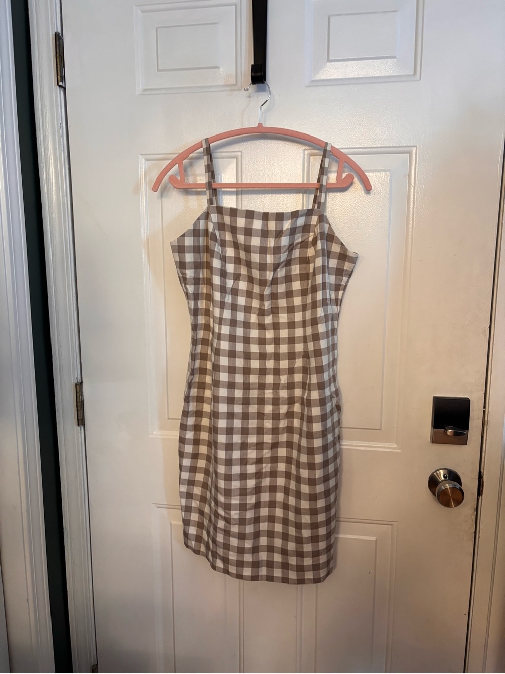 Lined zippered NEW Gingham Square-Neck Spaghetti Strap Dress in Taupe & White